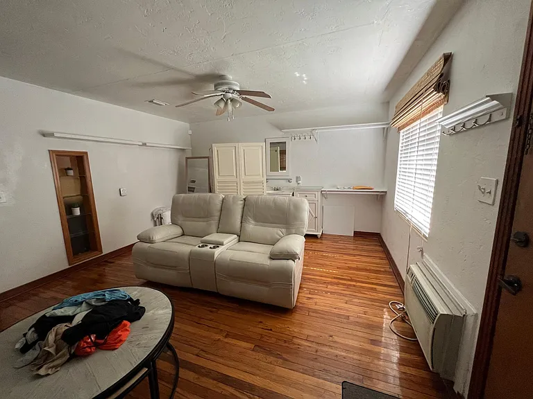 328 NW 15th St — Photo 7