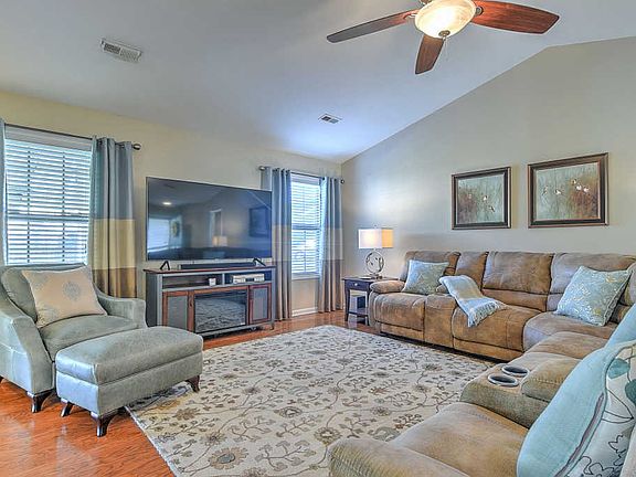 3rd image of 601 Willow Ct