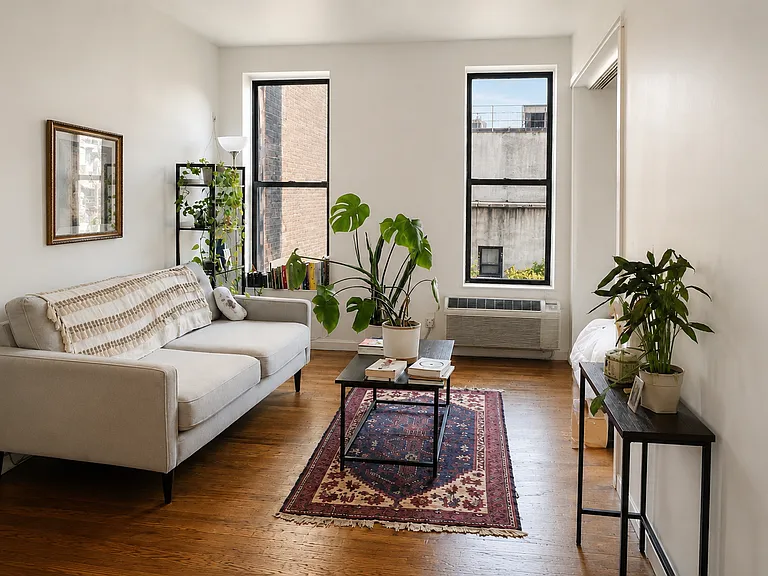 162 Smith St #3R — Photo 1