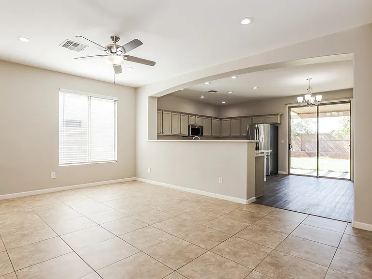 40994 N Vine Ave — Photo 5