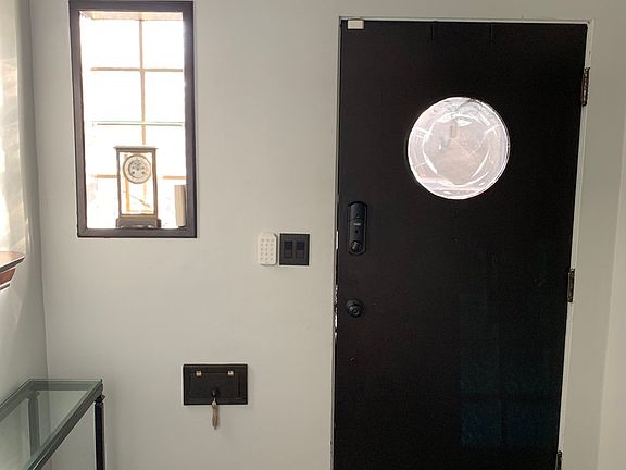 3rd image of 4914 Coyle Ave