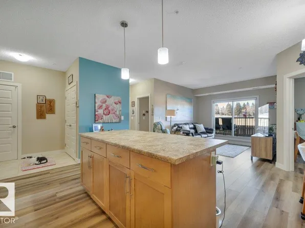 10530 56th Ave NW #110, Edmonton, AB T6H 0X7