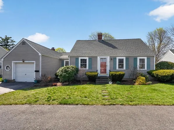 30 Holly Hill Cir, Weymouth, MA 02190