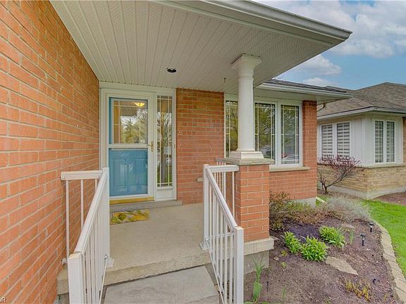 3rd image of 487 Brentcliffe Dr