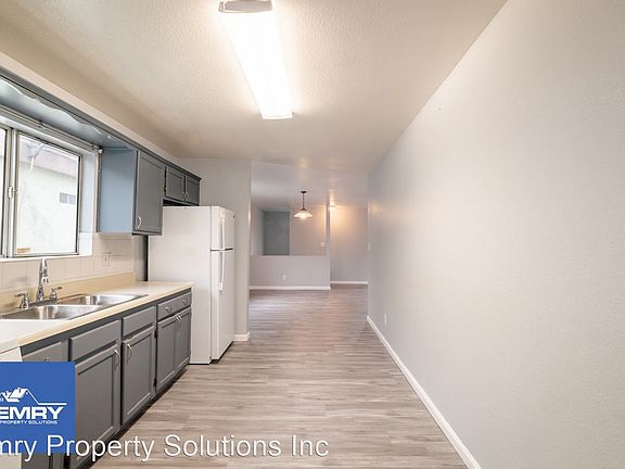 5th image of 10610 S Wilmington Ave