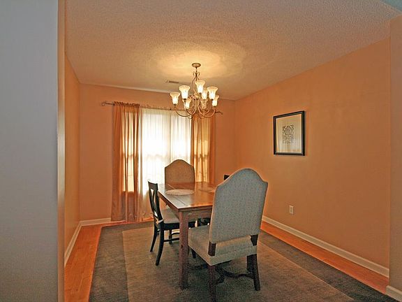 5th image of 1600 Yaupon Dr