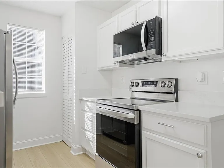 904 Wentworth Ct — Photo 9