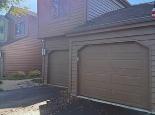 357 Indian Pt, Lake Barrington, IL 60010