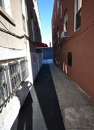 2nd image of 1252 Teller Ave