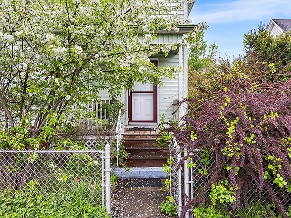 5th image of 44 Elmwood Ave