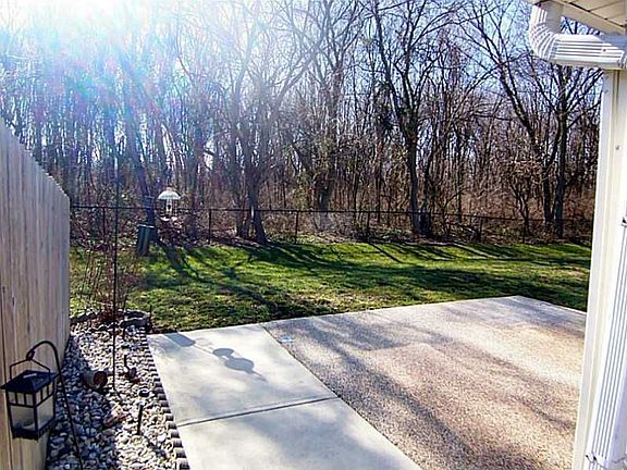 3rd image of 635 Moonglow Ln