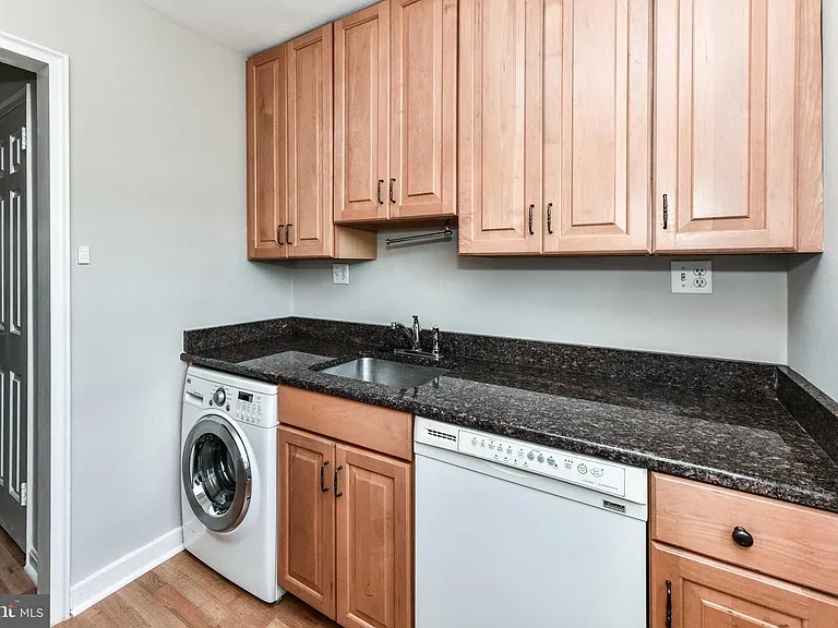 4358 N Pershing Dr #4 — Photo 8