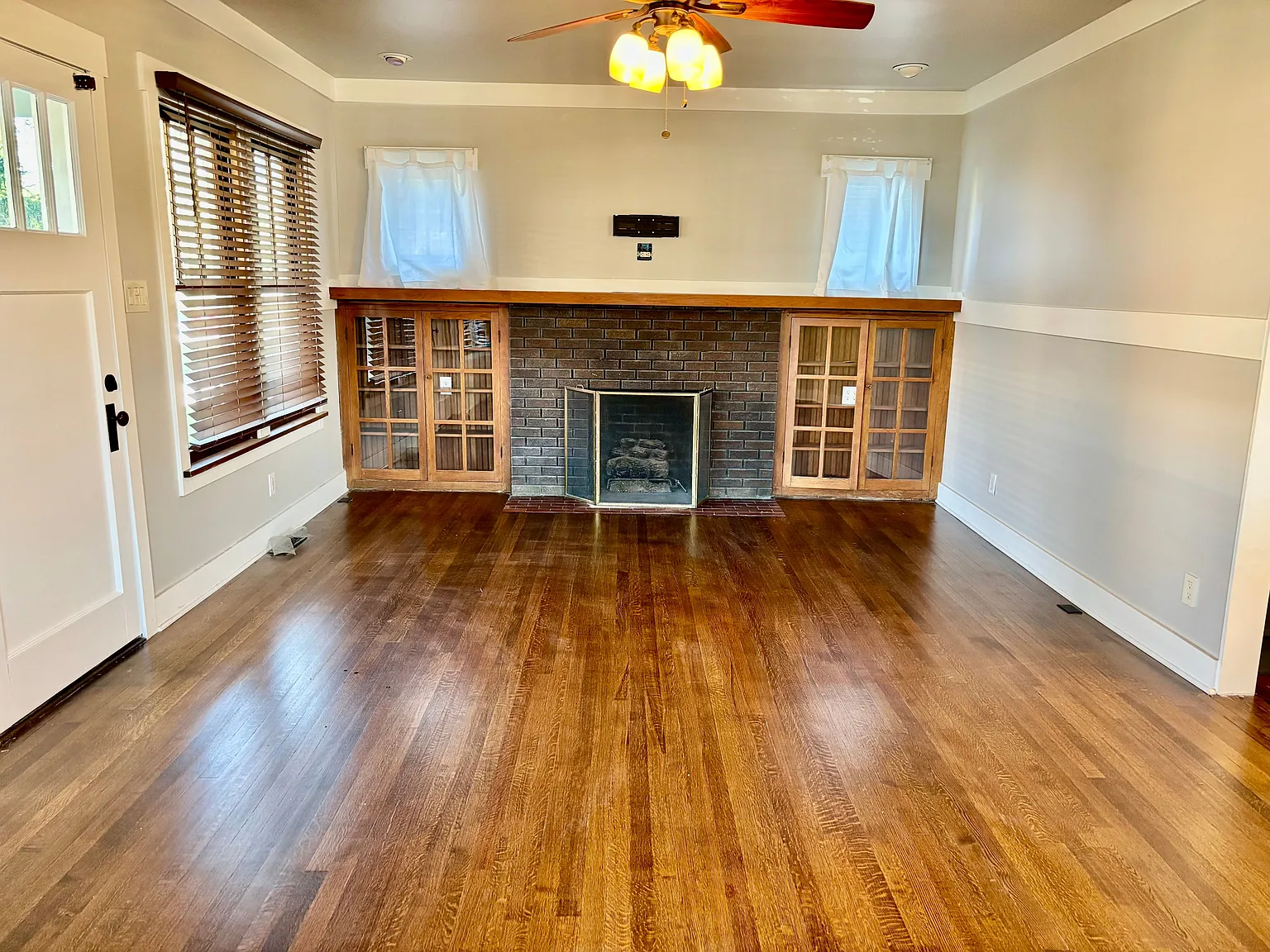 4 bed, 2.0 bath, 2160 sqft, $2,400 — Photo 2