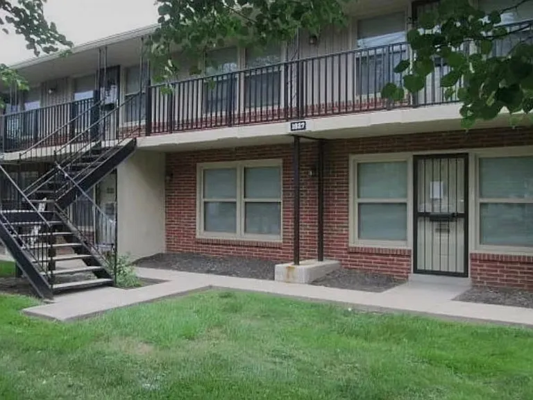 1827 Bashford Manor Ln #1 — Photo 1