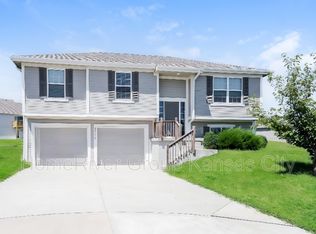 21710 North Rdg, Peculiar, MO 64078