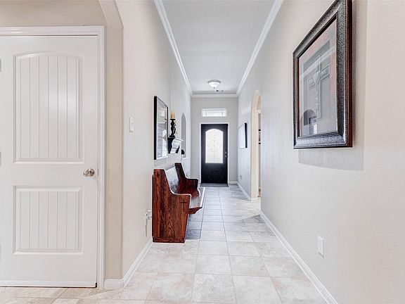 3rd image of 546 Green Meadows Dr