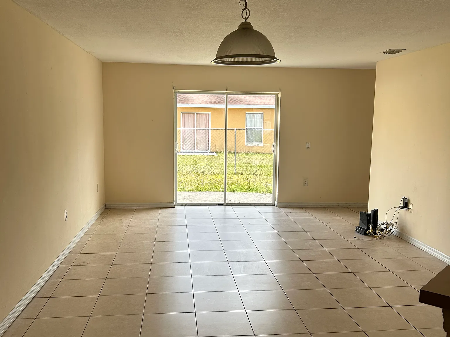 3 bed, 1200 sqft, $1,600 — Photo 4