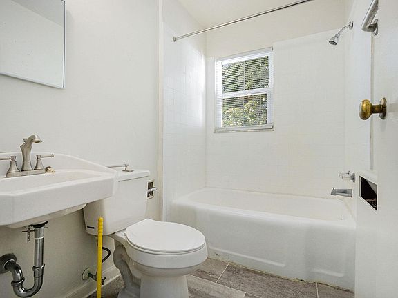 3rd image of 2010 N Westnedge Ave #1