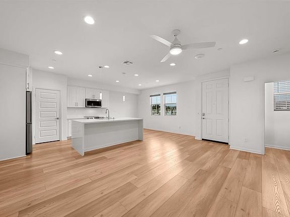 3rd image of 10345 Graphite St