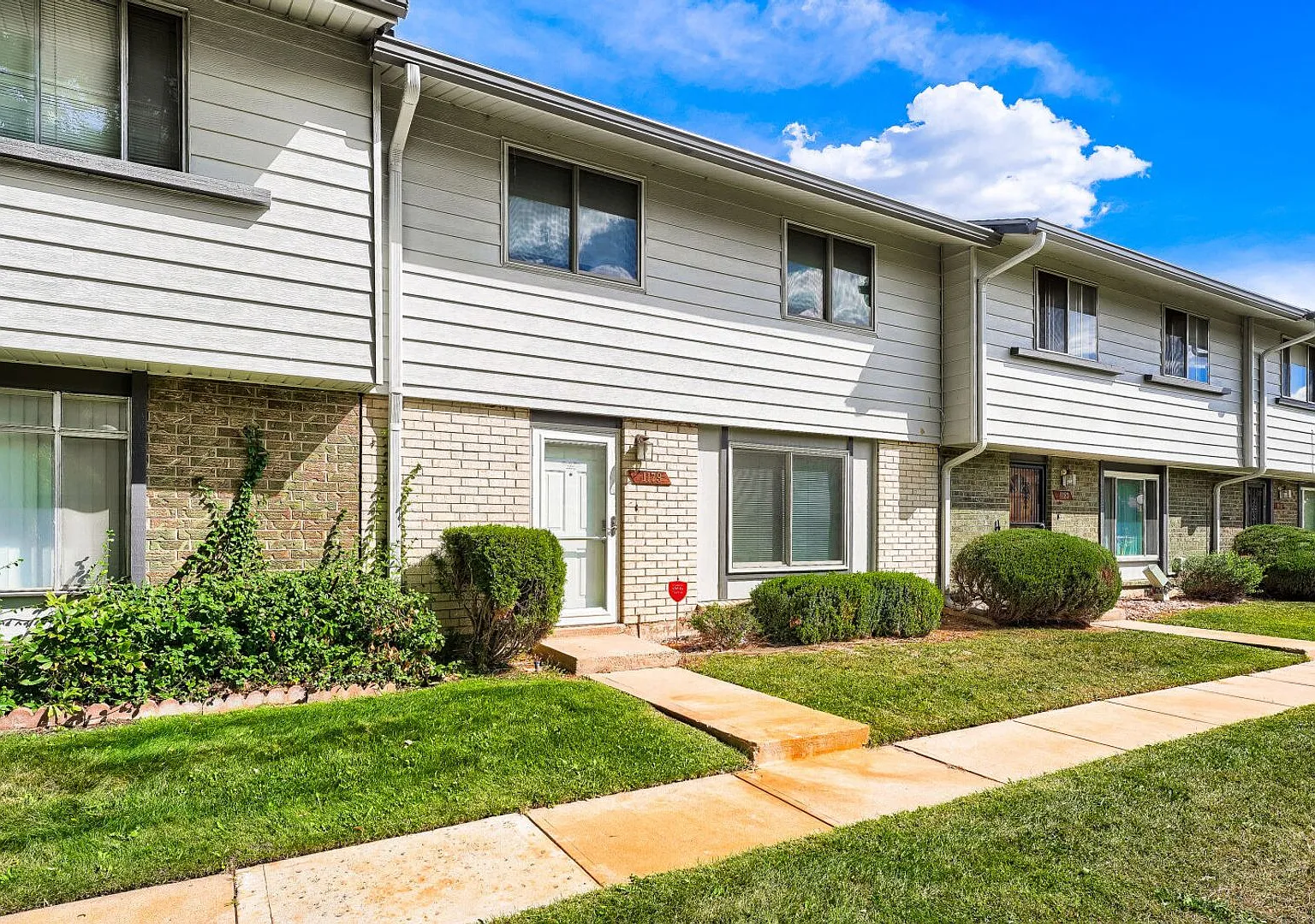 2 weeks free with lease signed and move-in occurs by 9/30/26! Updated 3 BD/ 1.5 BA Townhome in Au... — Photo 3