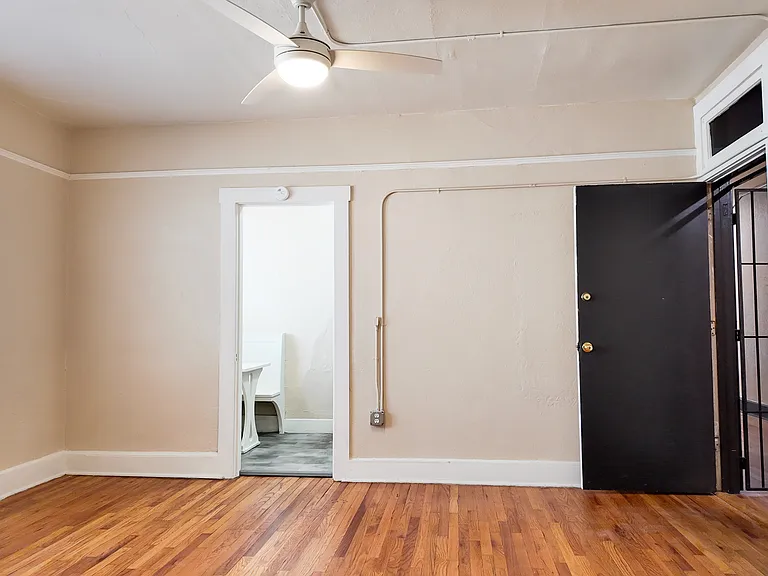 910 N. Oregon — Photo 17