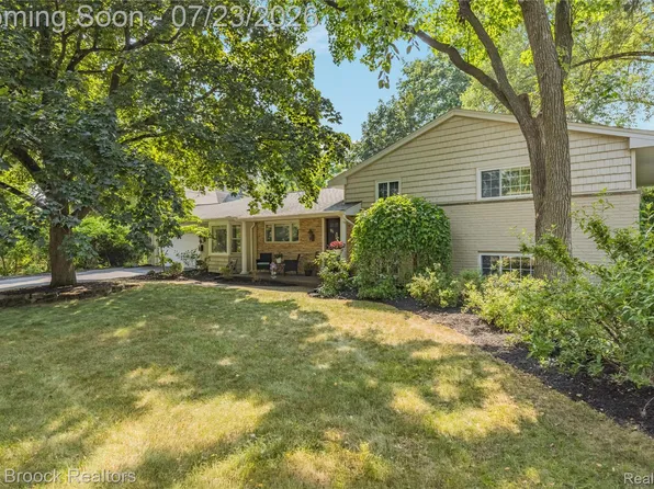 520 Hillboro Dr, Bloomfield Hills, MI 48301