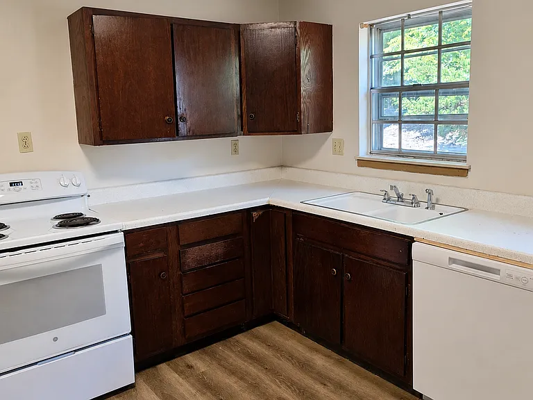 172 Macon Ave #4 — Photo 5
