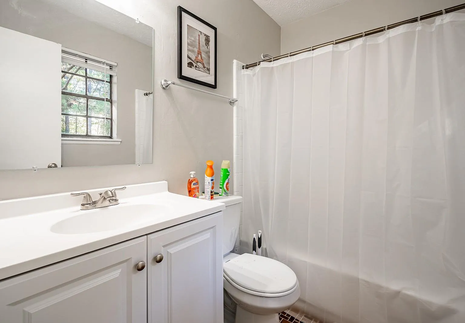 4 bed, 4.0 bath, 1497 sqft, $910 — Photo 4