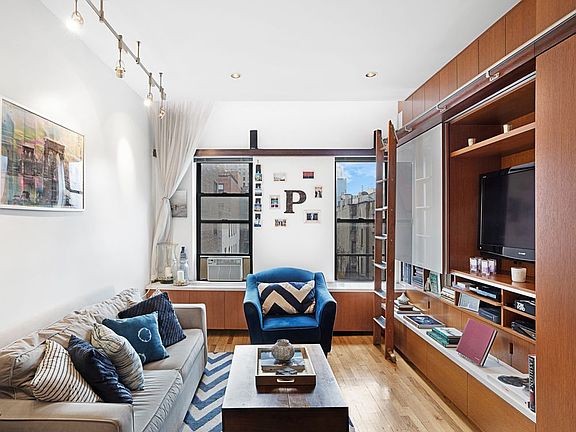 2nd image of 433 W 54th St APT 17