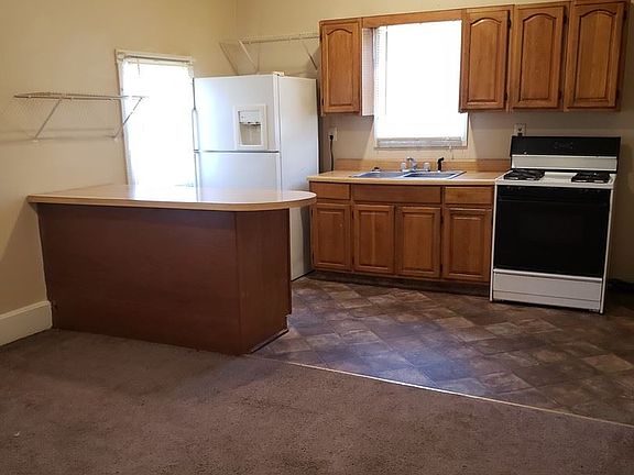 3rd image of 222 W Franklin St #B