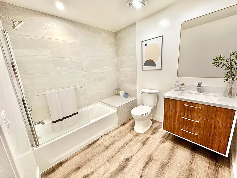 4320 Inglewood — Photo 3