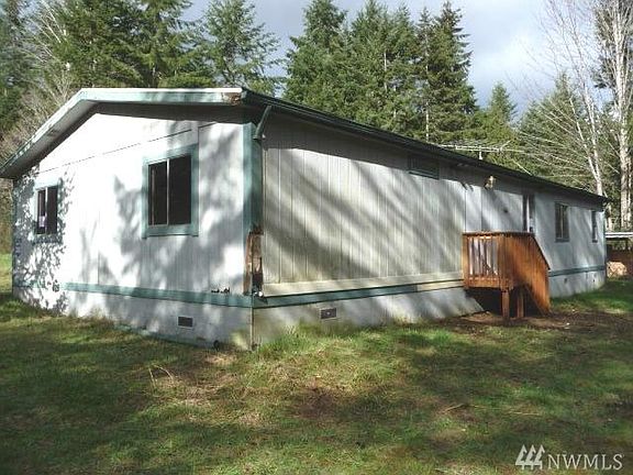 2nd image of 20734 Chicago Ln NE