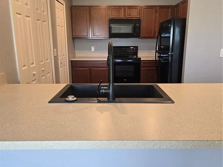 2122 NE 13th Pl — Photo 12