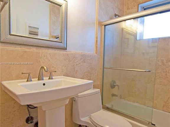 2nd image of 542 Euclid Ave APT 10