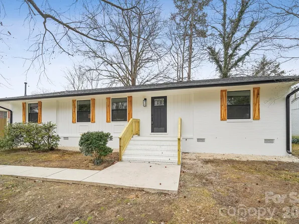 3900 Foxford Pl, Charlotte, NC 28215