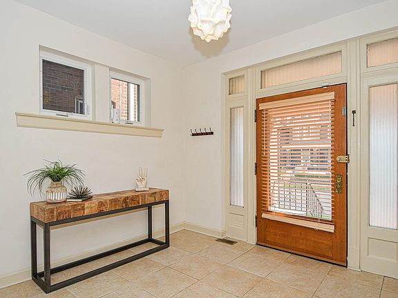 4th image of 5850 De Giverville Ave