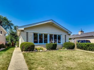 8104 Gross Point Rd, Morton Grove, IL 60053