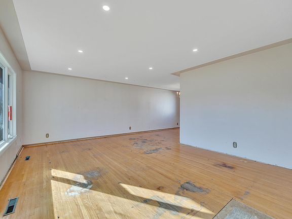 4th image of 10226 72nd St NW