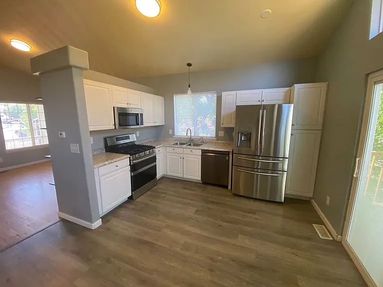 8665 Cloverleaf Cir — Photo 12