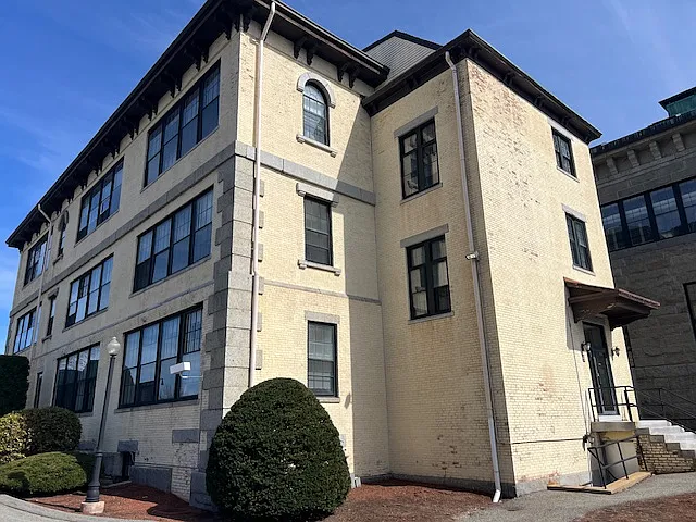 201 Thorndike St #1-27