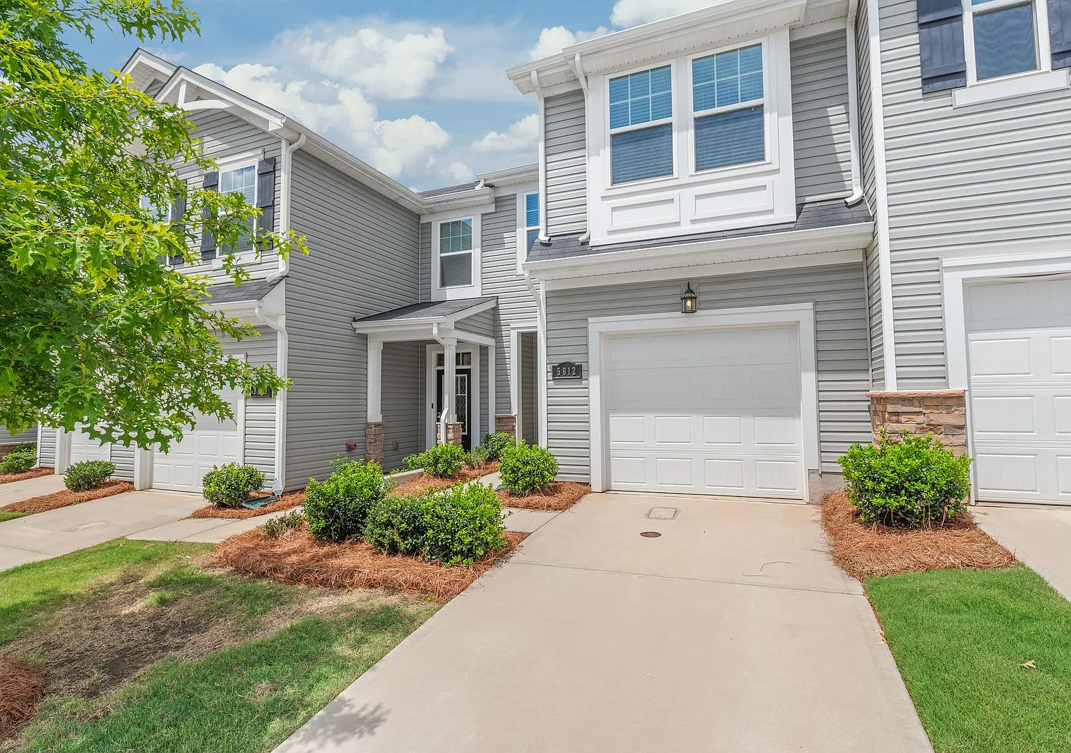 Like-New Townhome in Pristine, Move-In Ready Condition — Photo 3