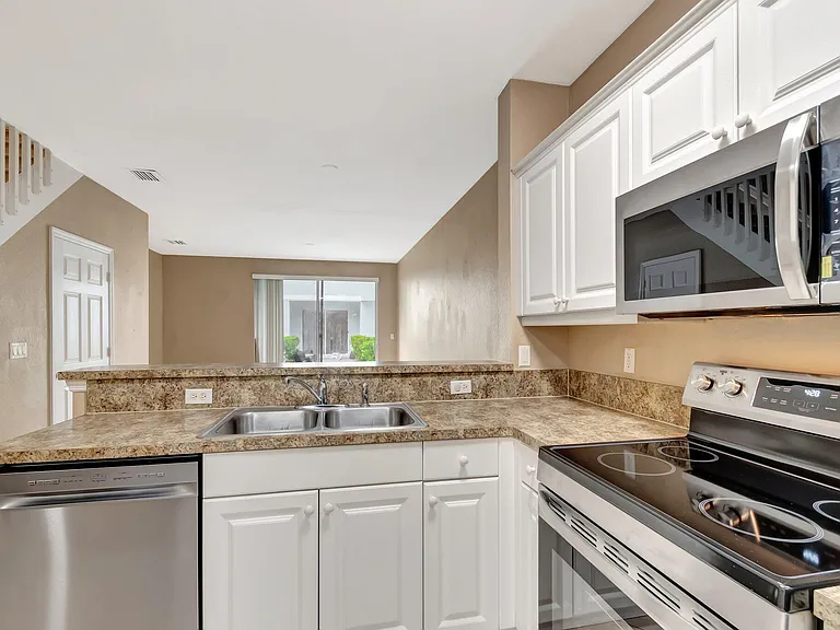 1912 Hibiscus Ln — Photo 11