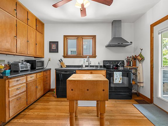 2nd image of 59 Bowen St