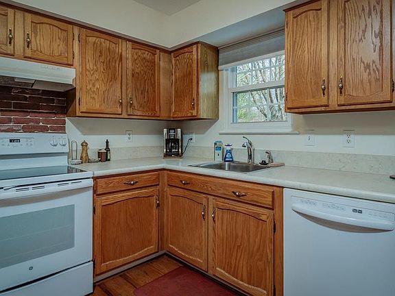 4th image of 45 Cross Laurel Ct
