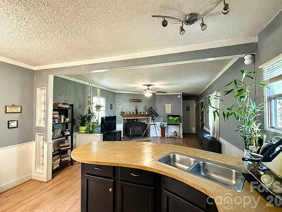 3rd image of 150 Heatherwood Ct