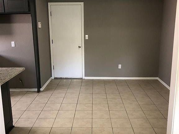 3rd image of 204 Woodgate Dr