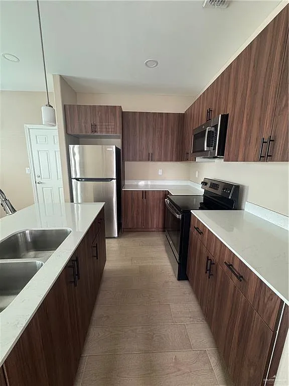 1 bed, 1.0 bath, 2952 sqft, $925 — Photo 3