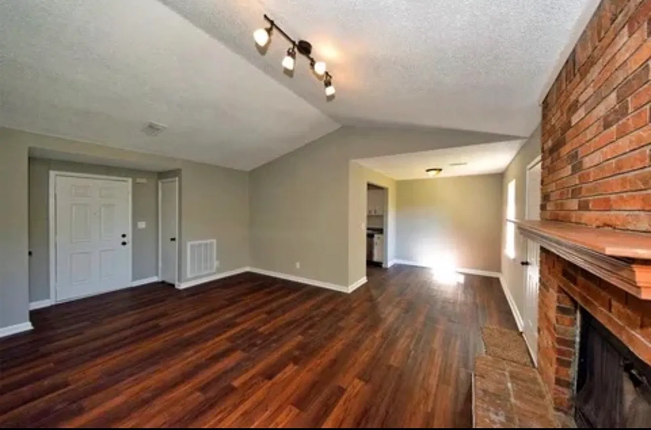 3 bed, 1800 sqft, $1,995 — Photo 3