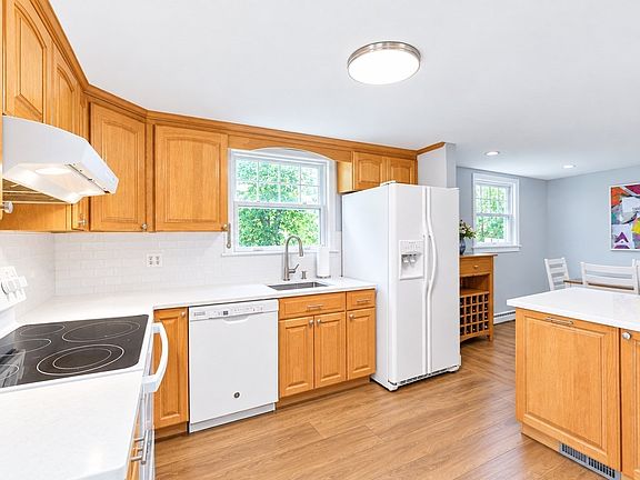 2nd image of 12 Summer St