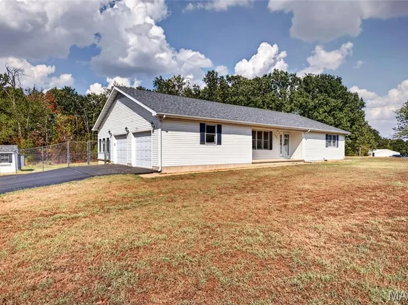 16301 Early Ln, Lebanon, MO 65536